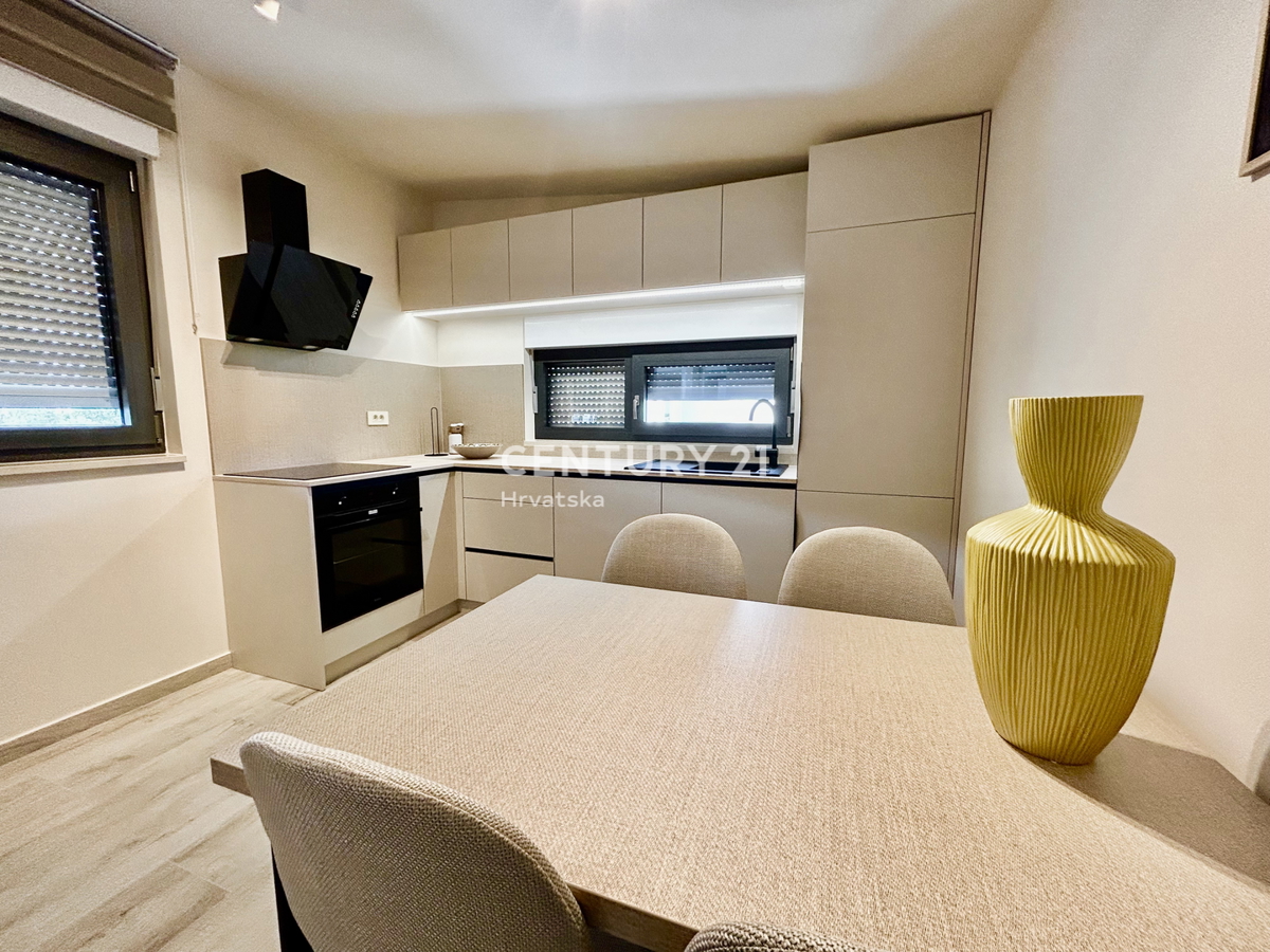 UMAG, OKOLICA, NOVO STANOVANJE SAMO 300 METROV OD PLAŽE IN MORJA