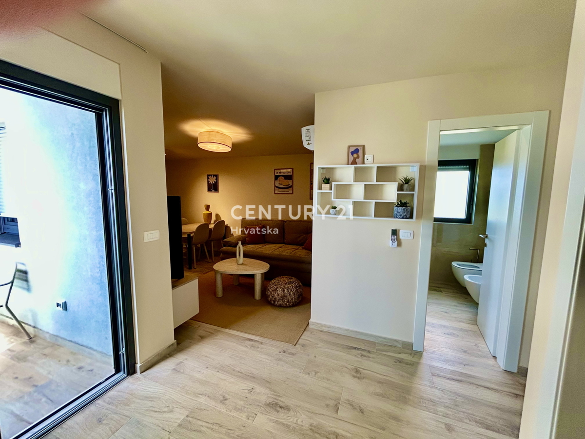 UMAG, OKOLICA, NOVO STANOVANJE SAMO 300 METROV OD PLAŽE IN MORJA