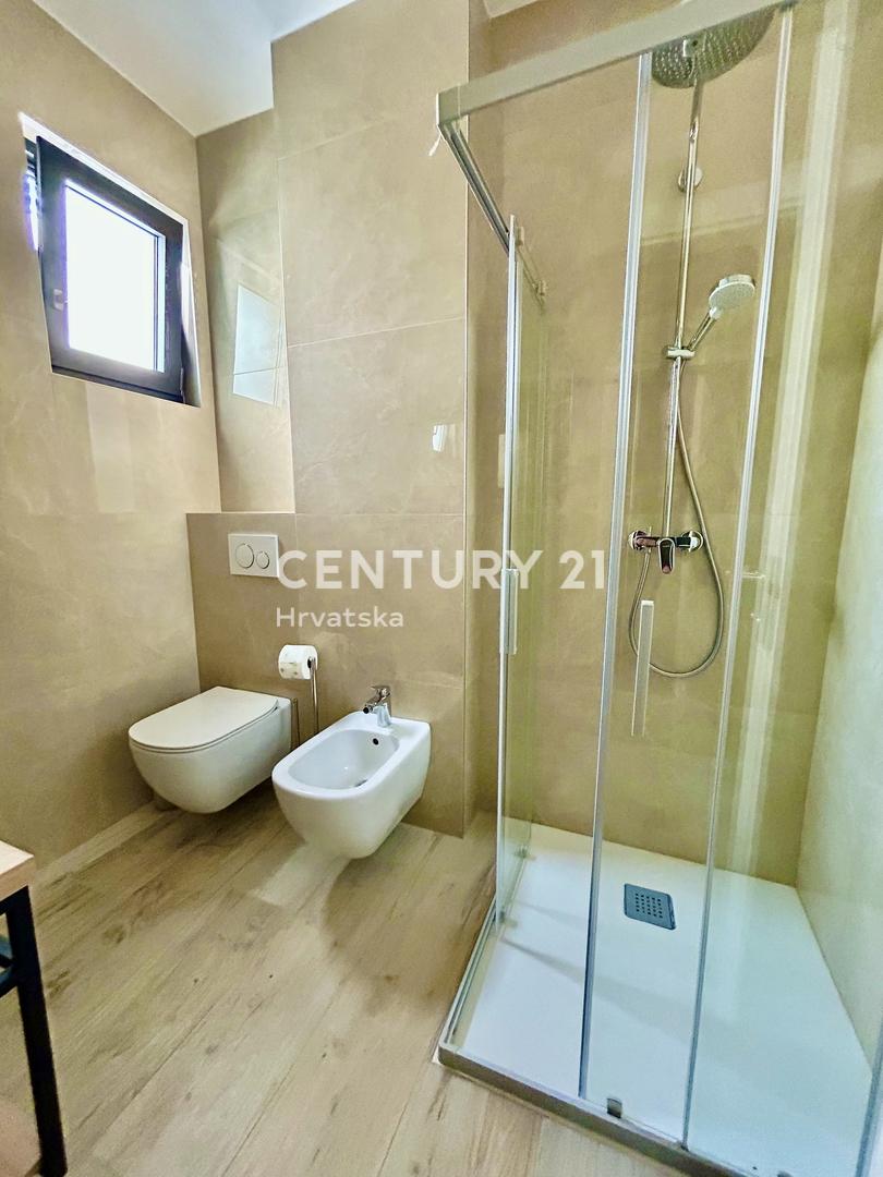 UMAG, OKOLICA, NOVO STANOVANJE SAMO 300 METROV OD PLAŽE IN MORJA