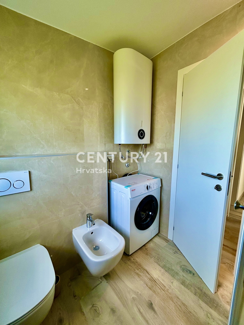 UMAG, OKOLICA, NOVO STANOVANJE SAMO 300 METROV OD PLAŽE IN MORJA