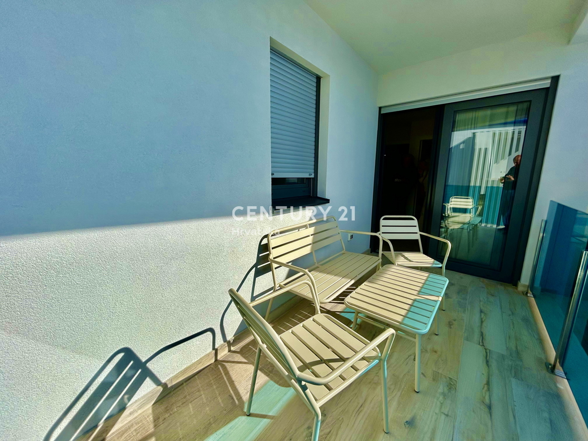 UMAG, OKOLICA, NOVO STANOVANJE SAMO 300 METROV OD PLAŽE IN MORJA