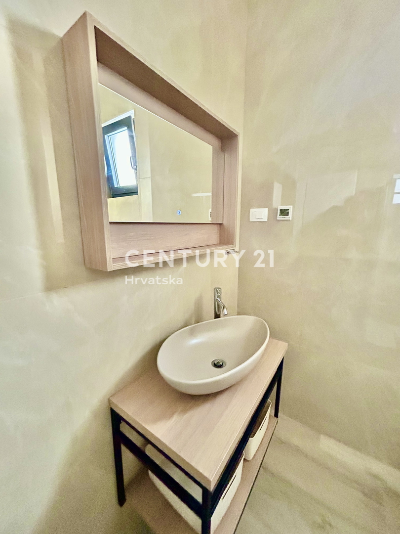 UMAG, OKOLICA, NOVO STANOVANJE SAMO 300 METROV OD PLAŽE IN MORJA