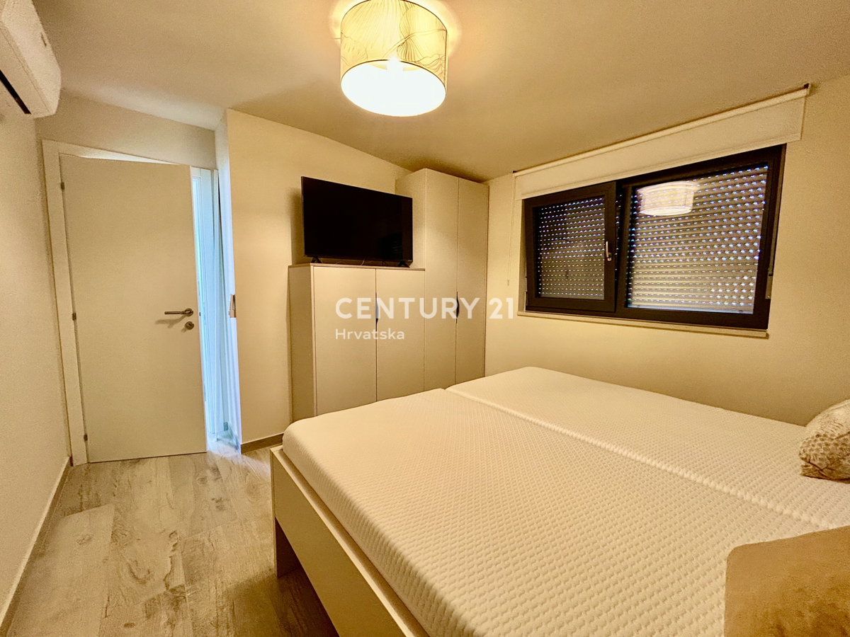 UMAG, OKOLICA, NOVO STANOVANJE SAMO 300 METROV OD PLAŽE IN MORJA