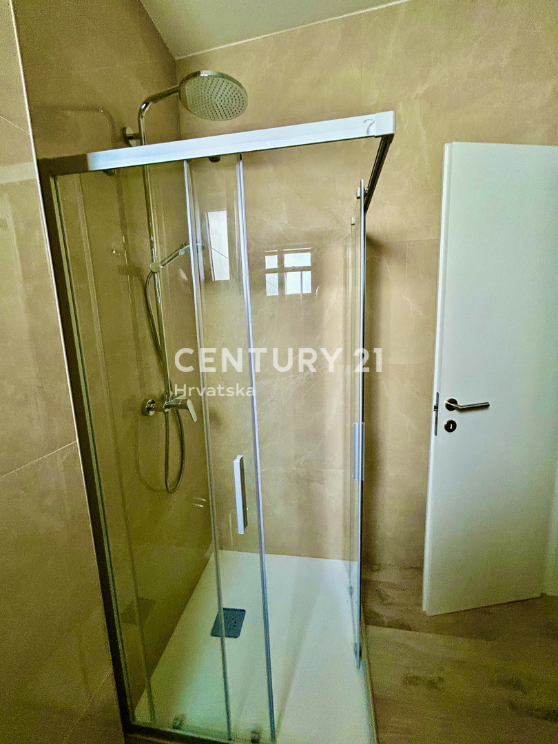 UMAG, OKOLICA, NOVO STANOVANJE SAMO 300 METROV OD PLAŽE IN MORJA