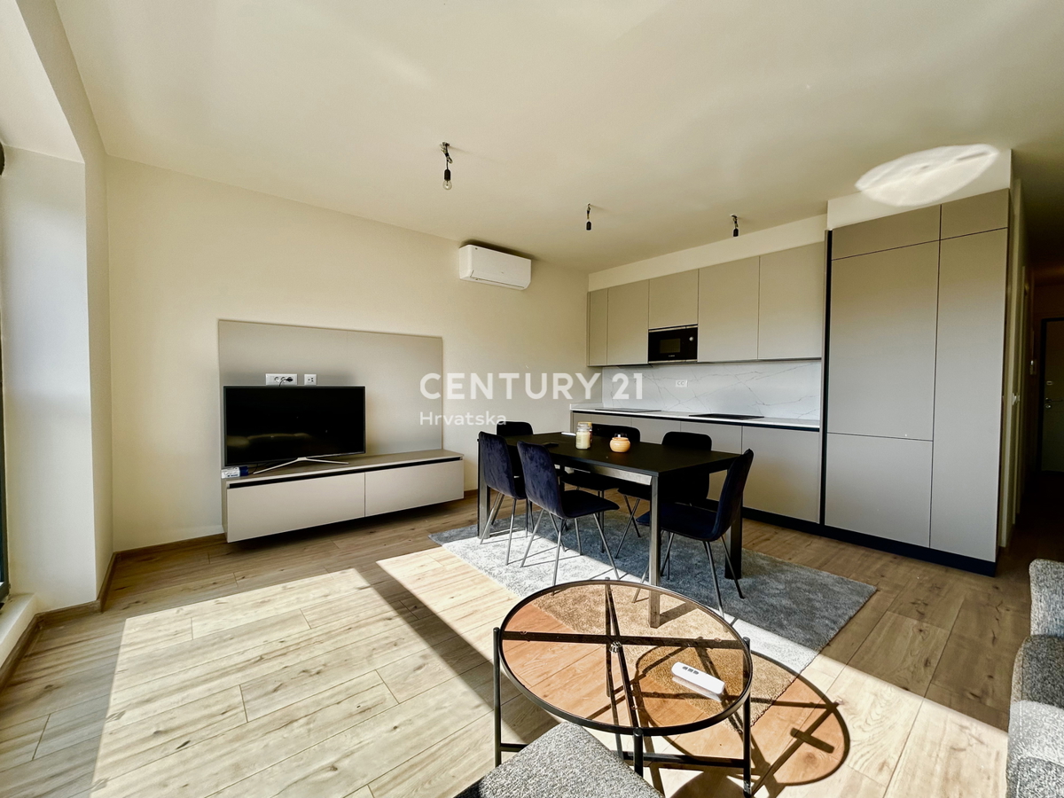 POREČ, STANOVANJE LE 600 METROV OD PLAŽE IN MORJA