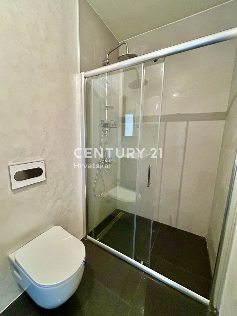 POREČ, STANOVANJE LE 600 METROV OD PLAŽE IN MORJA