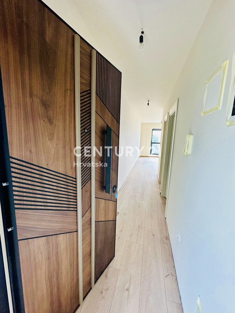 POREČ, STANOVANJE LE 600 METROV OD PLAŽE IN MORJA