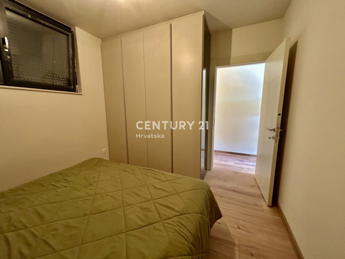 POREČ, STANOVANJE LE 600 METROV OD PLAŽE IN MORJA