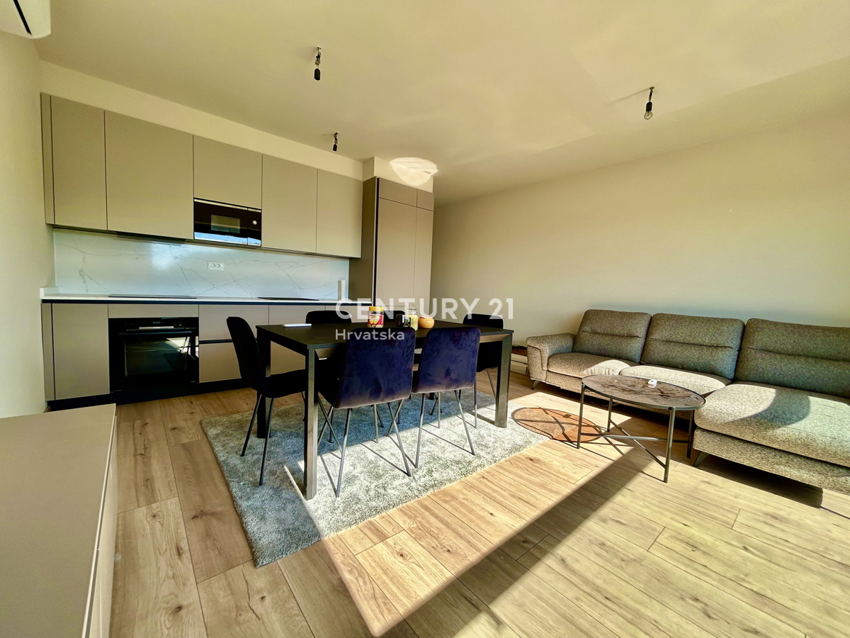 POREČ, STANOVANJE LE 600 METROV OD PLAŽE IN MORJA