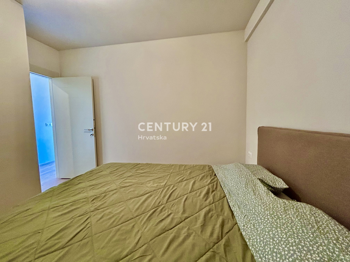 POREČ, STANOVANJE LE 600 METROV OD PLAŽE IN MORJA