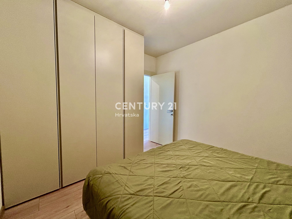 POREČ, STANOVANJE LE 600 METROV OD PLAŽE IN MORJA