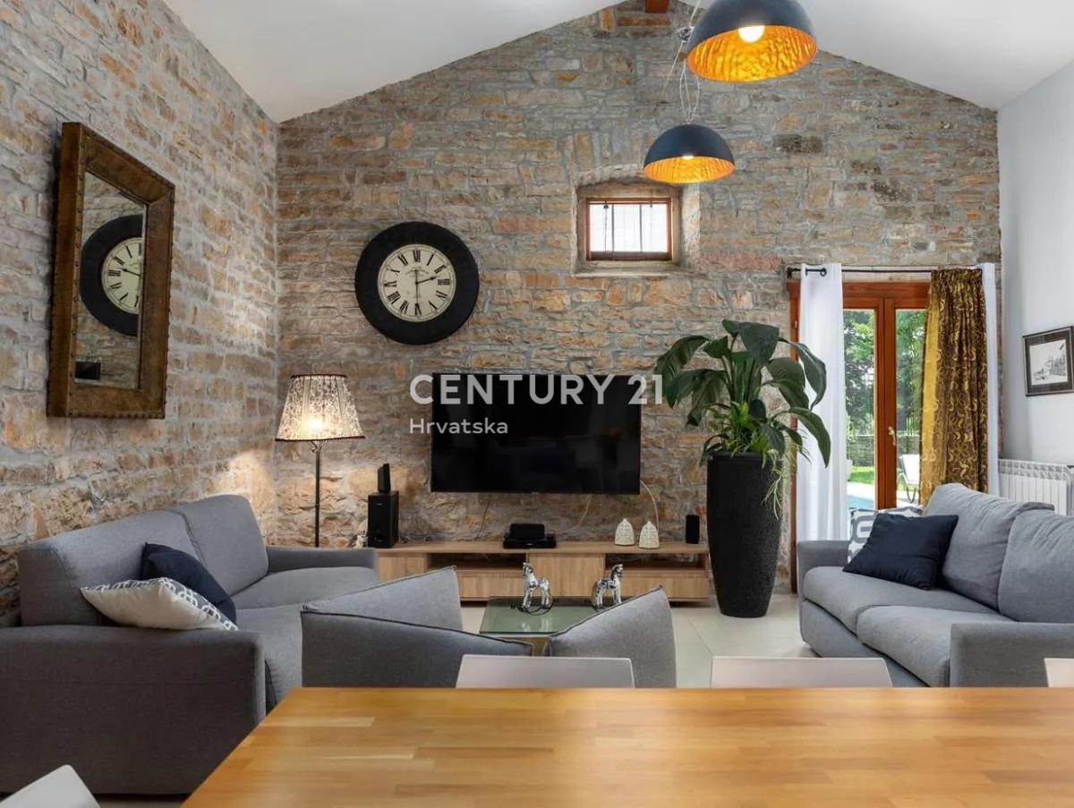 GRAČIŠĆE, KAMNITA VILA S BAZENOM V SRCU ISTRE