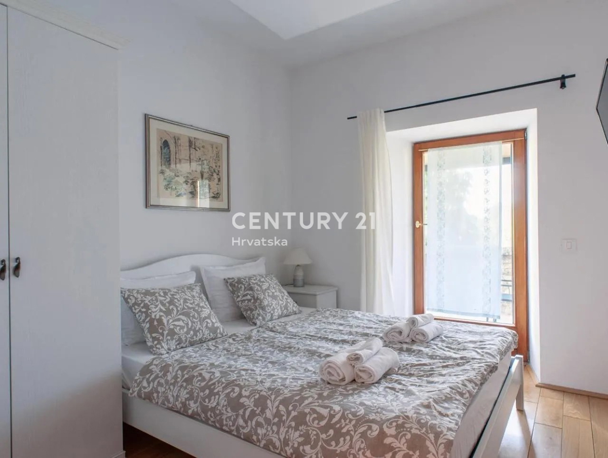 GRAČIŠĆE, KAMNITA VILA S BAZENOM V SRCU ISTRE