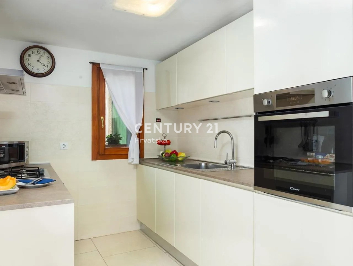 GRAČIŠĆE, KAMNITA VILA S BAZENOM V SRCU ISTRE