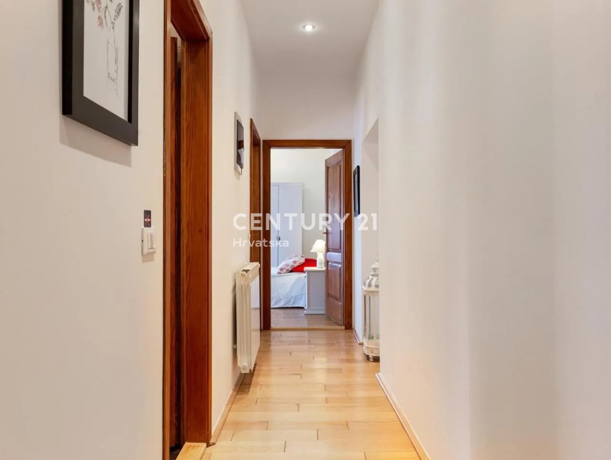 GRAČIŠĆE, KAMNITA VILA S BAZENOM V SRCU ISTRE