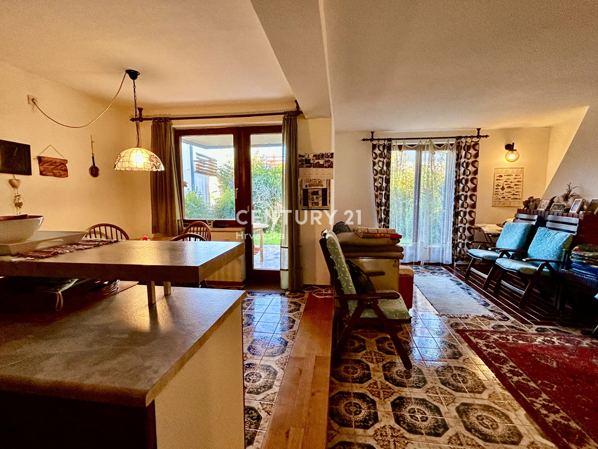 UMAG, OKOLICA, HIŠA Z VELIKIM DVORIŠČEM SAMO 200 METROV OD PLAŽE