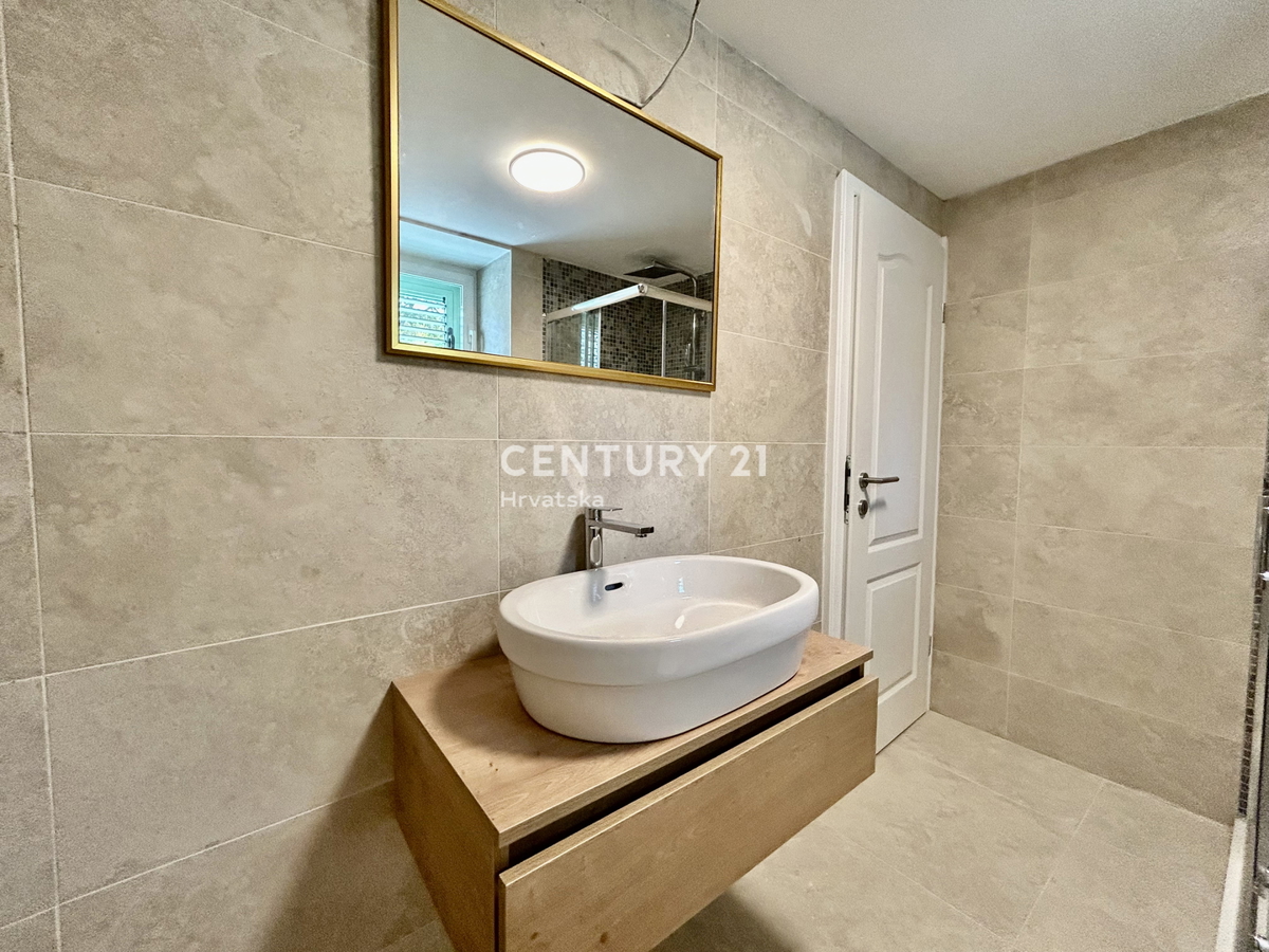 SOVINJAK, OKOLICA, POPOLNOMA PRENOVLJENA SAMOSTOJNA KAMNITA HIŠA, ZNIŽANA IN ODLIČNA INVESTICIJA