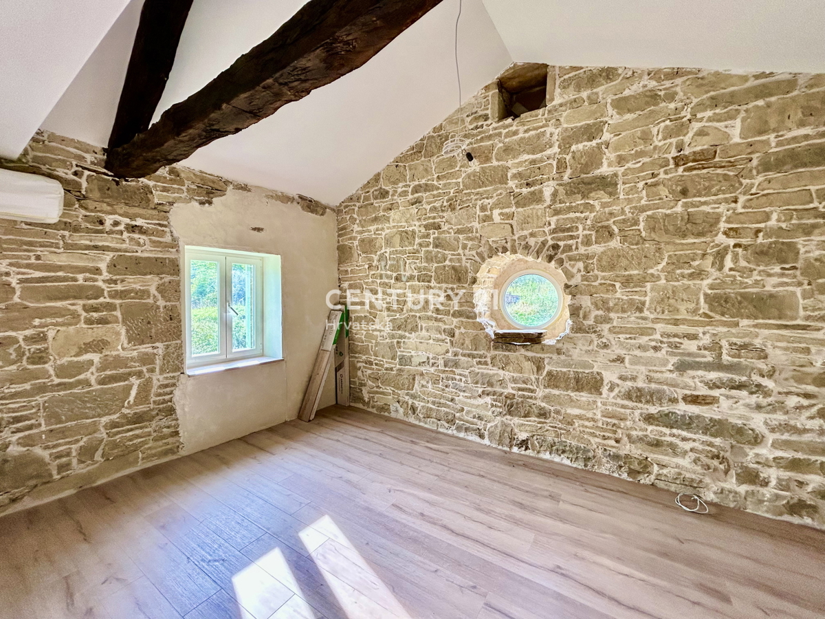 SOVINJAK, OKOLICA, POPOLNOMA PRENOVLJENA SAMOSTOJNA KAMNITA HIŠA, ZNIŽANA IN ODLIČNA INVESTICIJA