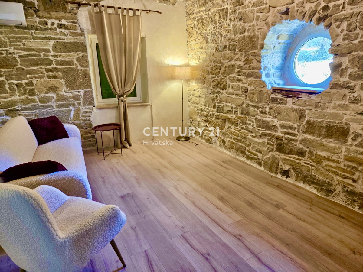 SOVINJAK, OKOLICA, POPOLNOMA PRENOVLJENA SAMOSTOJNA KAMNITA HIŠA, ZNIŽANA IN ODLIČNA INVESTICIJA