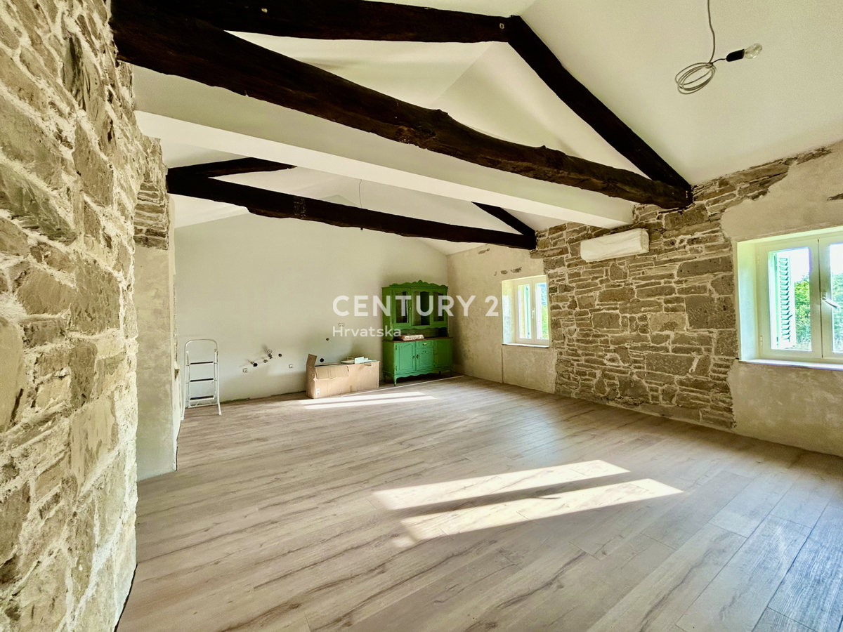 SOVINJAK, OKOLICA, POPOLNOMA PRENOVLJENA SAMOSTOJNA KAMNITA HIŠA, ZNIŽANA IN ODLIČNA INVESTICIJA