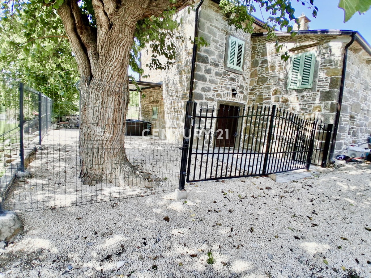 SOVINJAK, OKOLICA, POPOLNOMA PRENOVLJENA SAMOSTOJNA KAMNITA HIŠA, ZNIŽANA IN ODLIČNA INVESTICIJA