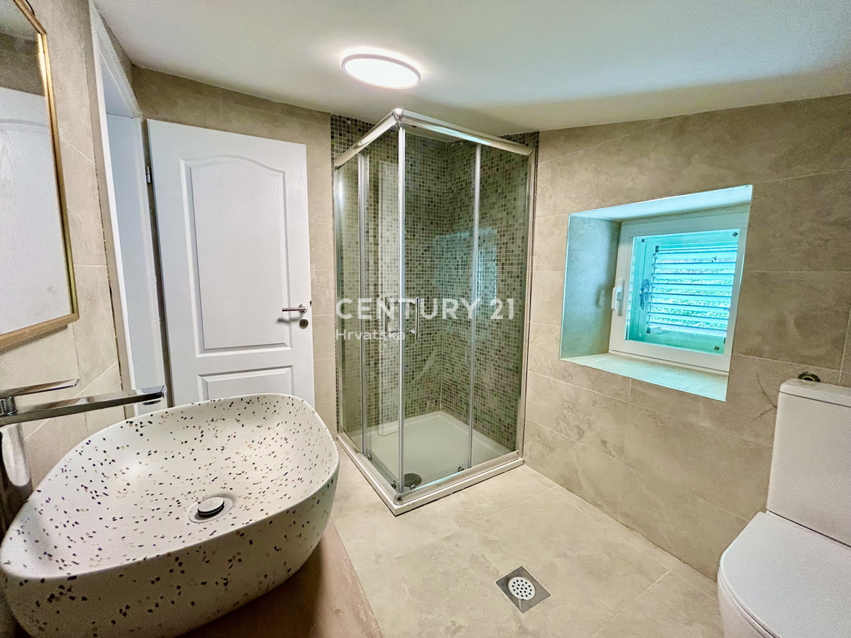 SOVINJAK, OKOLICA, POPOLNOMA PRENOVLJENA SAMOSTOJNA KAMNITA HIŠA, ZNIŽANA IN ODLIČNA INVESTICIJA