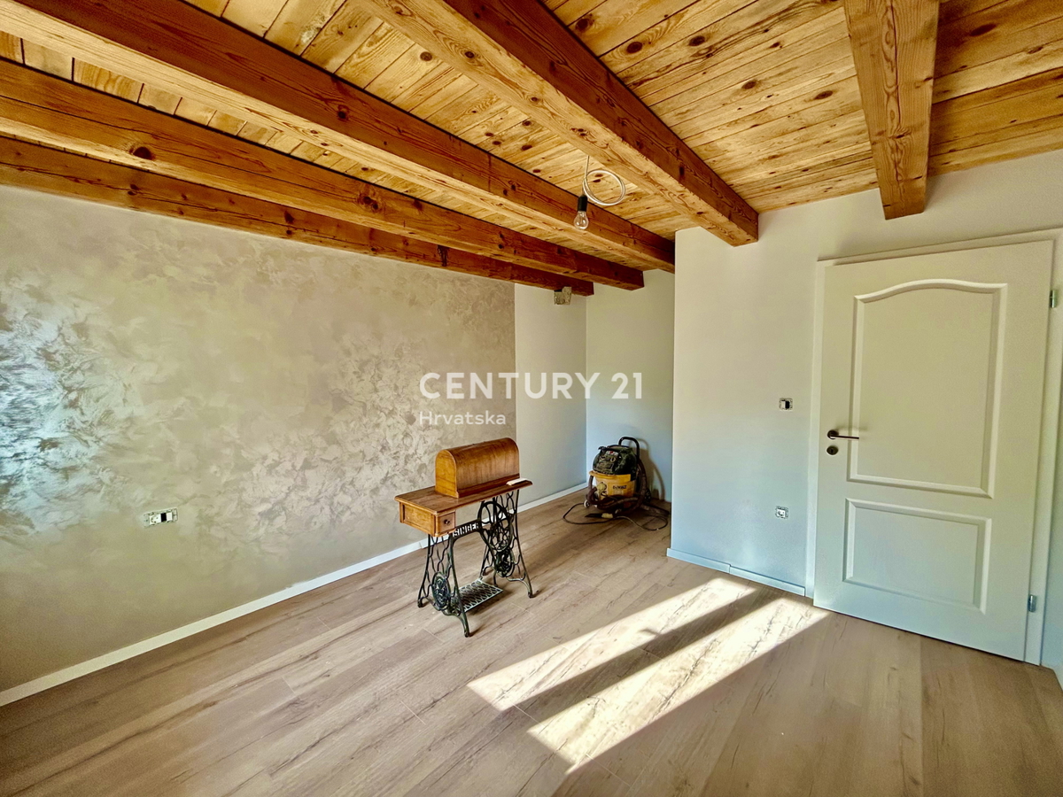 SOVINJAK, OKOLICA, POPOLNOMA PRENOVLJENA SAMOSTOJNA KAMNITA HIŠA, ZNIŽANA IN ODLIČNA INVESTICIJA