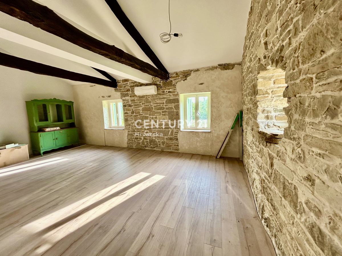 SOVINJAK, OKOLICA, POPOLNOMA PRENOVLJENA SAMOSTOJNA KAMNITA HIŠA, ZNIŽANA IN ODLIČNA INVESTICIJA