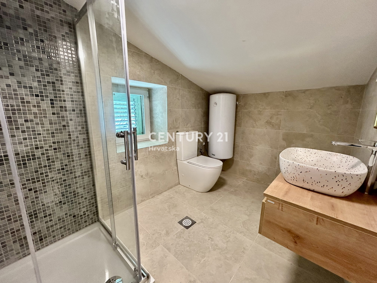 SOVINJAK, OKOLICA, POPOLNOMA PRENOVLJENA SAMOSTOJNA KAMNITA HIŠA, ZNIŽANA IN ODLIČNA INVESTICIJA