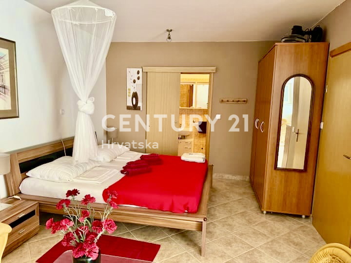 POREČ, OKOLICA, ODLIČNA HIŠA S POGLEDOM NA MORJE