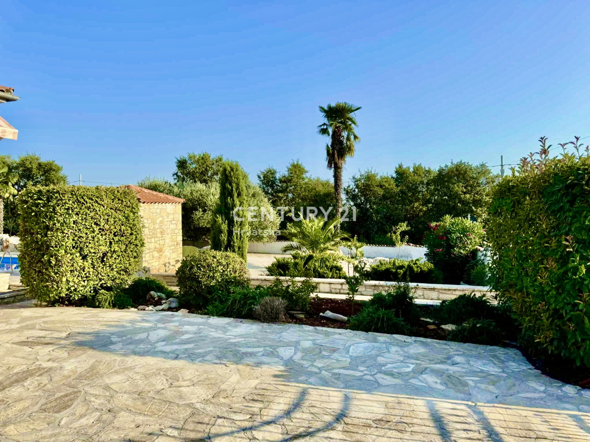 POREČ, OKOLICA, ODLIČNA HIŠA S POGLEDOM NA MORJE