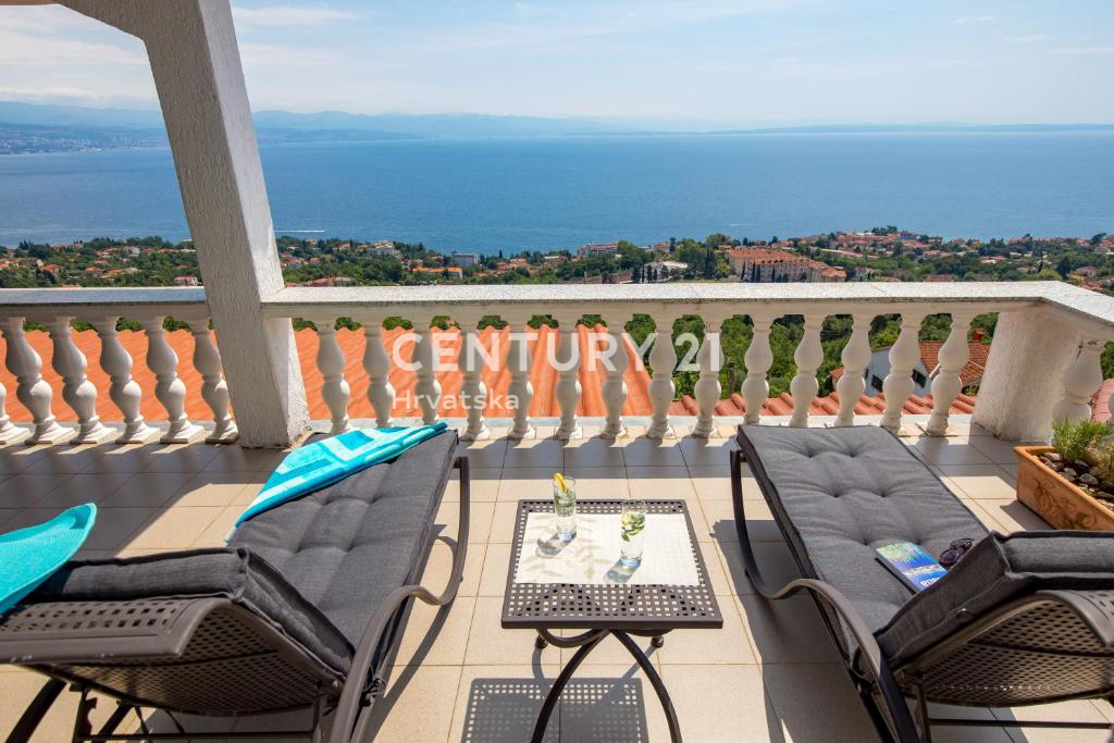 OPATIJA, LOVRAN, STAN V PRIZEMLJU Z ODPRTIM POGLEDOM NA MORJE