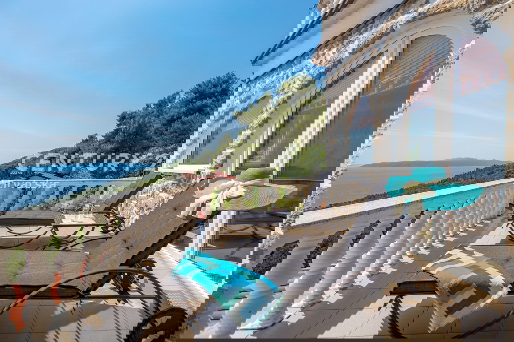 OPATIJA, LOVRAN, STAN V PRIZEMLJU Z ODPRTIM POGLEDOM NA MORJE