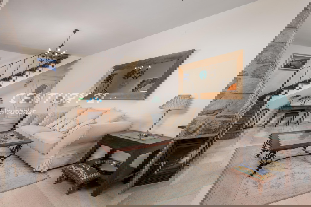 OPATIJA, LOVRAN, STAN V PRIZEMLJU Z ODPRTIM POGLEDOM NA MORJE