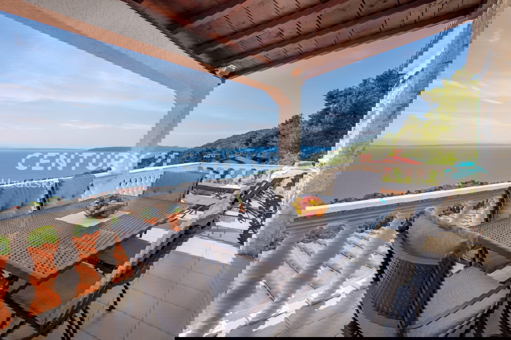 OPATIJA, LOVRAN, STAN V PRIZEMLJU Z ODPRTIM POGLEDOM NA MORJE