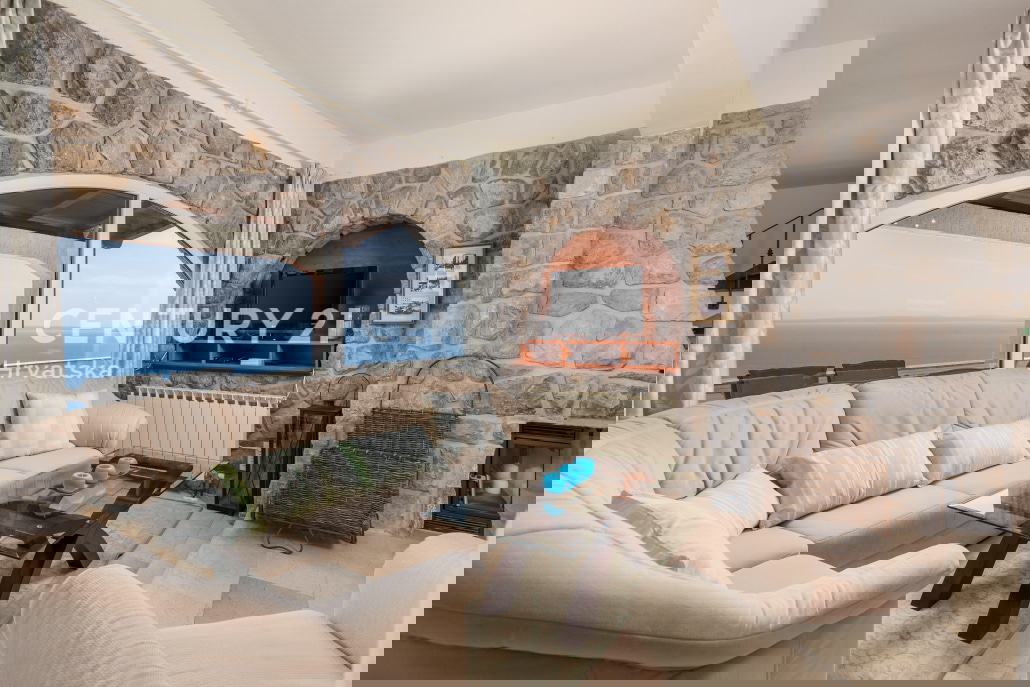 OPATIJA, LOVRAN, STAN V PRIZEMLJU Z ODPRTIM POGLEDOM NA MORJE