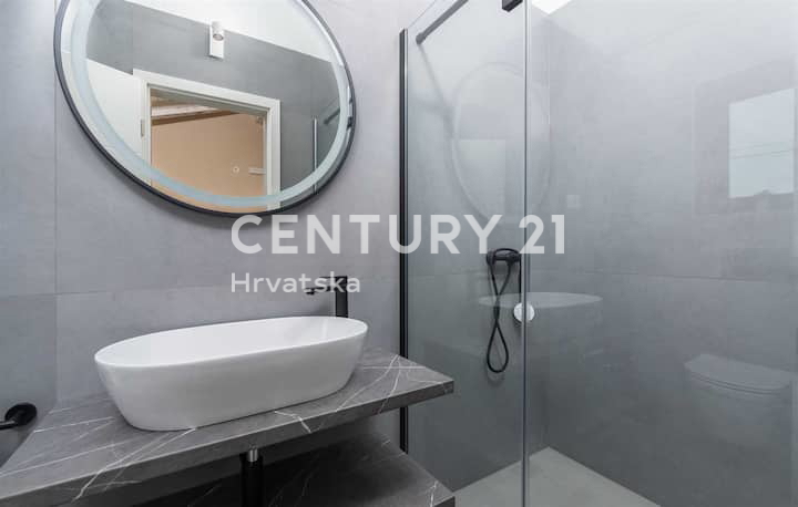 POREČ, VILA S BAZENOM