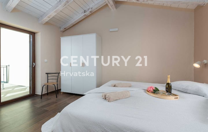 POREČ, VILA S BAZENOM