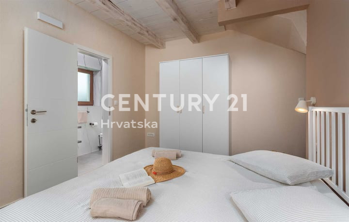 POREČ, VILA S BAZENOM