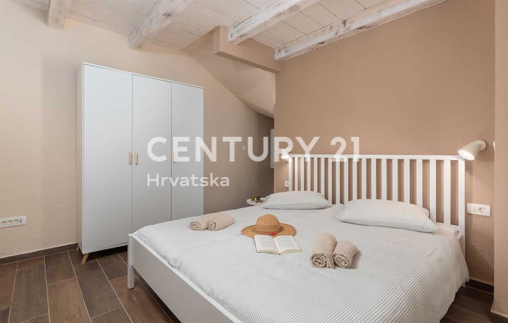 POREČ, VILA S BAZENOM