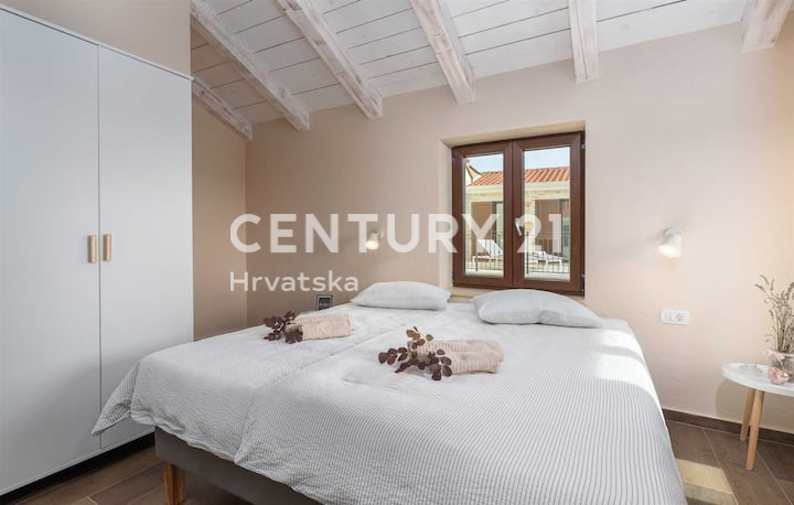 POREČ, VILA S BAZENOM