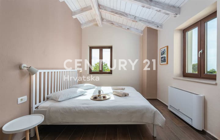 POREČ, VILA S BAZENOM