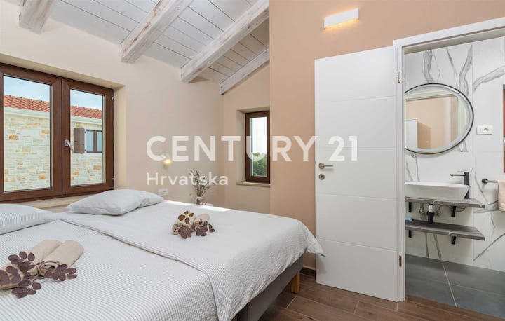 POREČ, VILA S BAZENOM