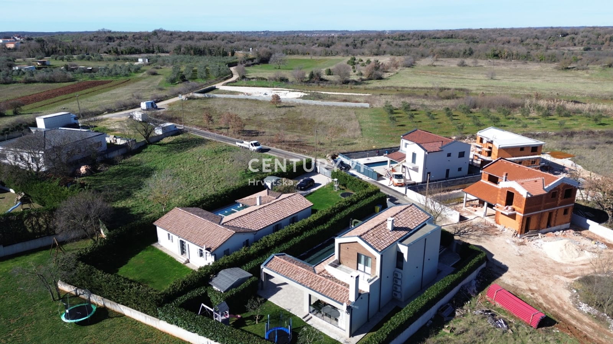 KRNICA, PRODAJA GRADBENIŠKEGA ZEMLJIŠČA V MALEM KRAJU