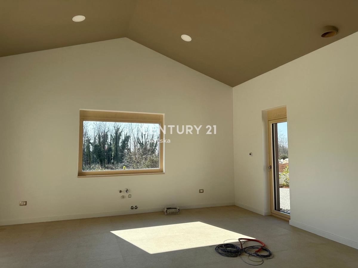 BADERNA, PRODAJA ČUDOVITE NOVE PRIZEMLJE S BAZENOM IN POGLEDOM NA NARAVO