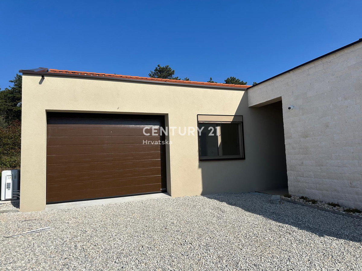 BADERNA, PRODAJA ČUDOVITE NOVE PRIZEMLJE S BAZENOM IN POGLEDOM NA NARAVO