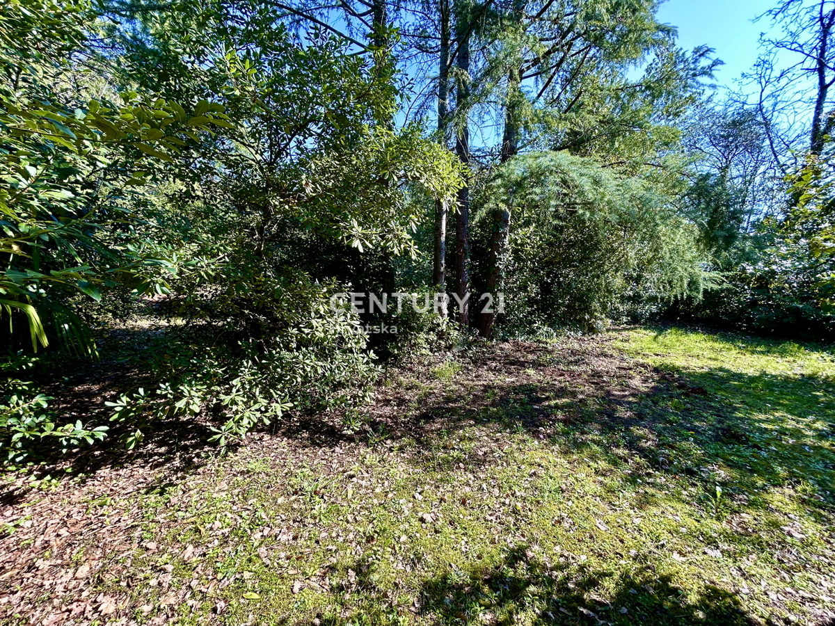 UMAG, GRADBENO ZEMLJIŠČE NA ENI NAJBOLJ PRIVLAČNIH LOKACIJ ZAHODNEGA OBALNEGA DELA ISTRE