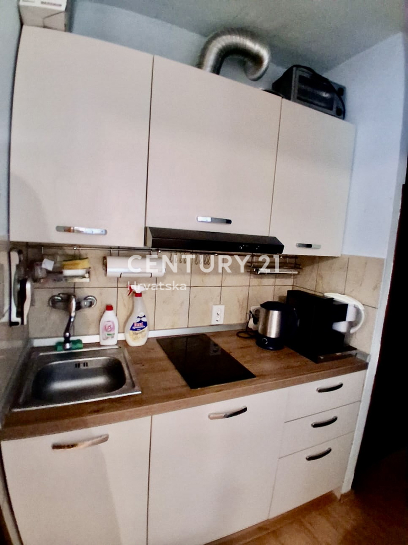 POREČ, ČERVAR PORAT, ENOSOBNO STANOVANJE BLIZU PLAŽE