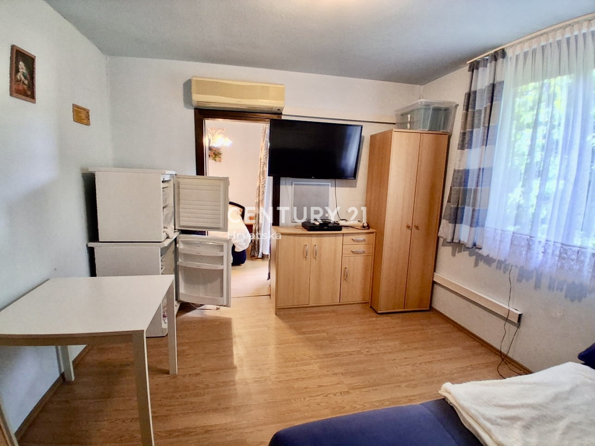 POREČ, ČERVAR PORAT, ENOSOBNO STANOVANJE BLIZU PLAŽE