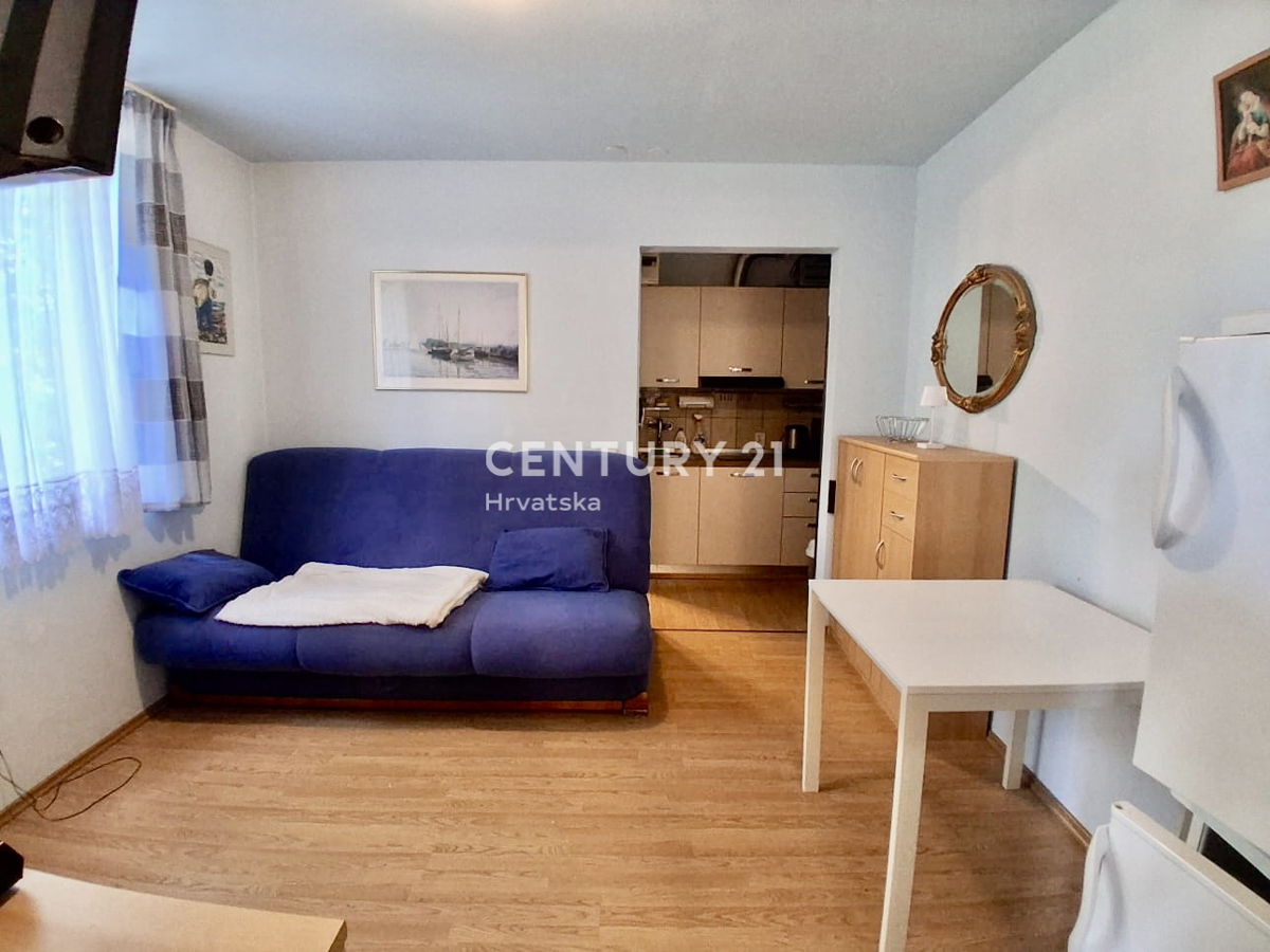 POREČ, ČERVAR PORAT, ENOSOBNO STANOVANJE BLIZU PLAŽE